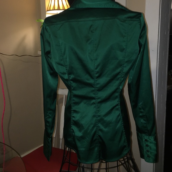 Sale💕 New York & Company green silk fitted blouse - Picture 4 of 4