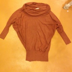 Salmon colored loose-neck dole man