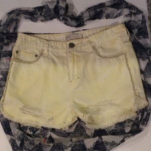 SUPER CUTE FREE PEOPLE YELLOW SHORTS