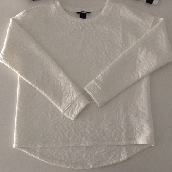 ✨HOST PICK✨Quilted Pattern Sweatshirt - Picture 2 of 4
