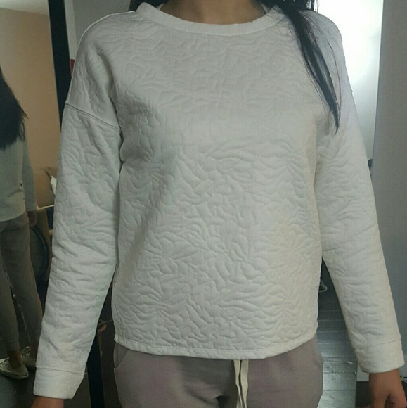 ✨HOST PICK✨Quilted Pattern Sweatshirt - Picture 3 of 4