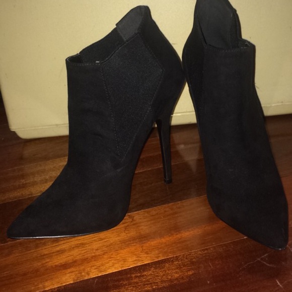 High heeled swede black boots