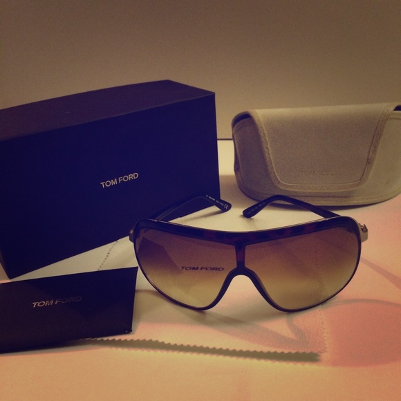 💯% Authentic Tom Ford Sunglasses - Picture 1 of 4