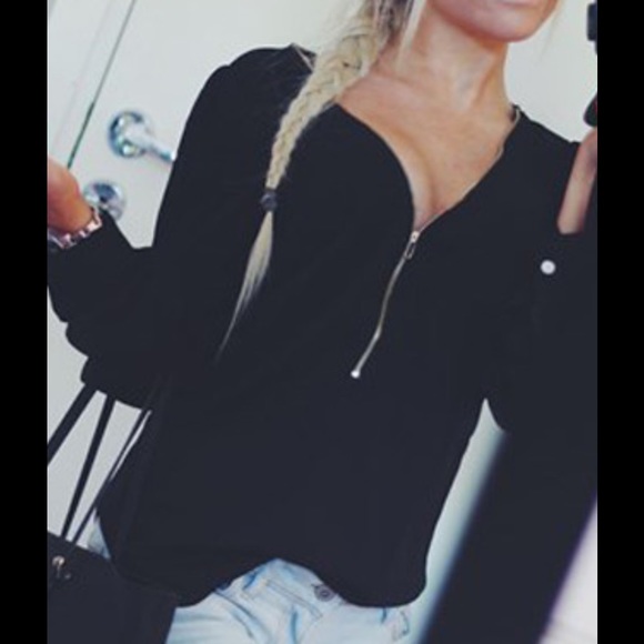 NEW! Black V Neck Long Sleeve Zipper Top - Picture 2 of 4