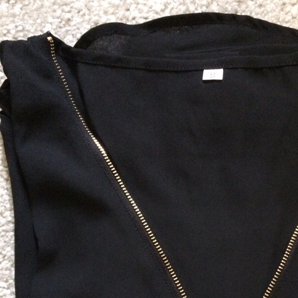 NEW! Black V Neck Long Sleeve Zipper Top - Picture 4 of 4