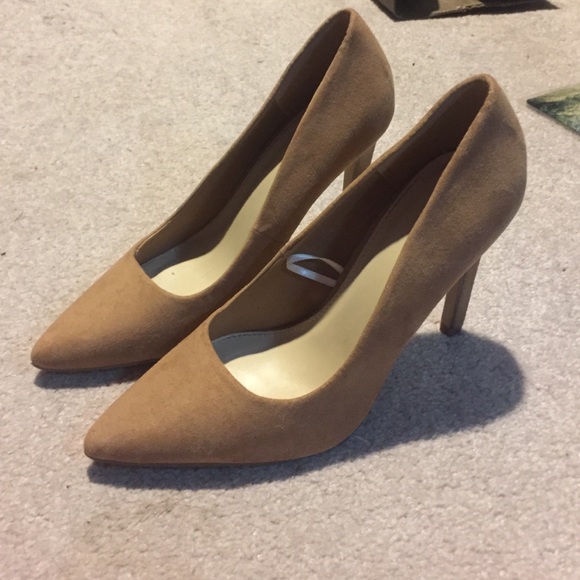 Tan pointed toe heels