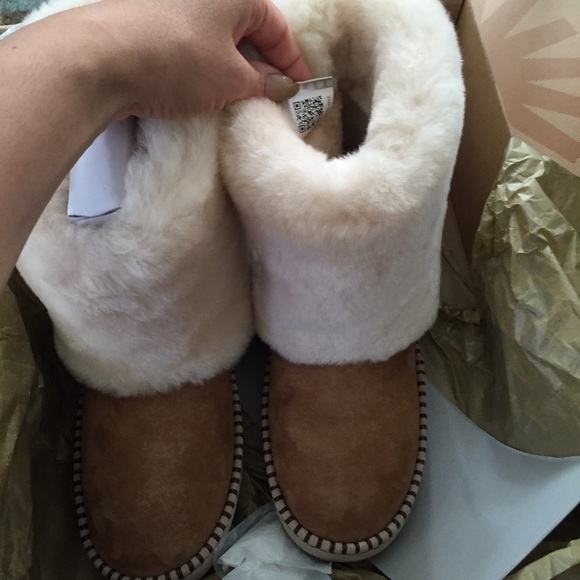 UGG authentic KESTREL shearling cuff boots Sz 8 - Picture 2 of 4