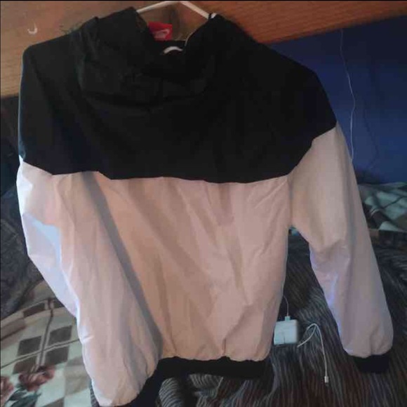 Nike Windbreaker SOLD - Picture 2 of 3