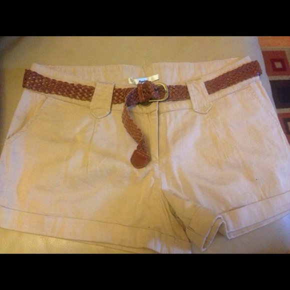 Khaki shorts from Papaya