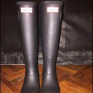 Size 5 Hunter Boot.