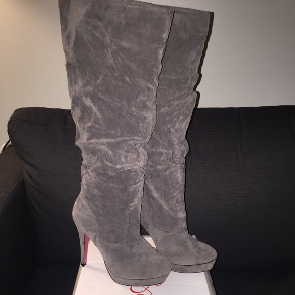 AMIclubwear faux suede boots
