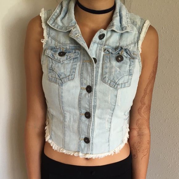 Denim wash out vest crop