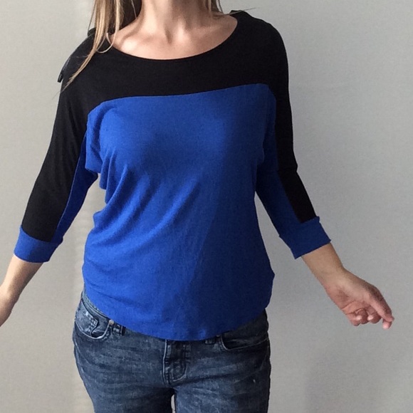 Forever 21 Tops - Forever 21 black blue color block top