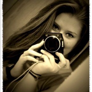 Meet your Posher, Caitlin