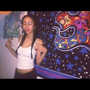 Meet your Posher, Leila