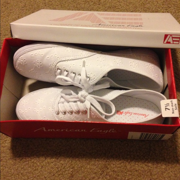 White American Eagle shoes BRAND NEW