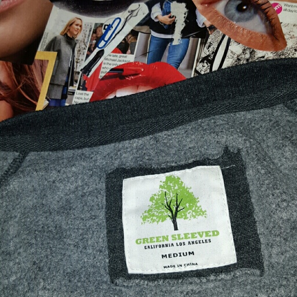 NWOT  super soft & cozy college sweatshirt - Picture 3 of 3