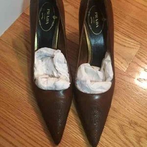 Prada pump brown