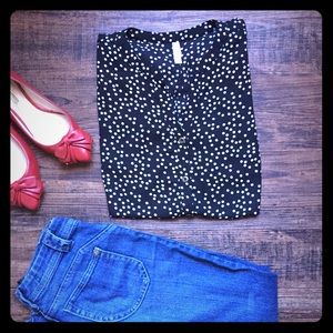 ❌SOLD❌Button down polka dot top❌