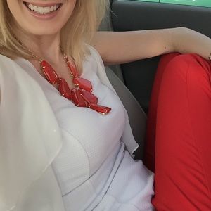 Red Kendra city necklace also have in blue