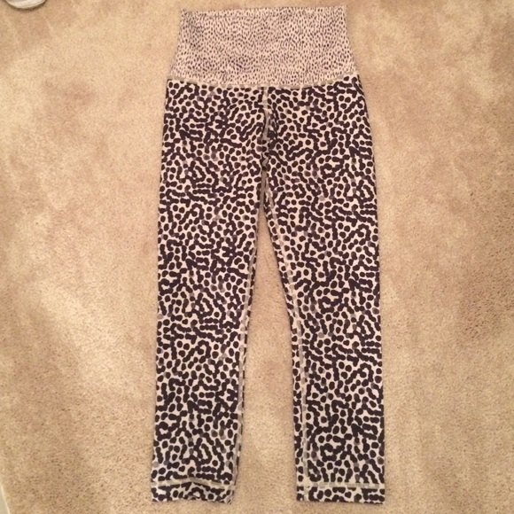 Lululemon wunder under leopard cheetah crops - Picture 4 of 6