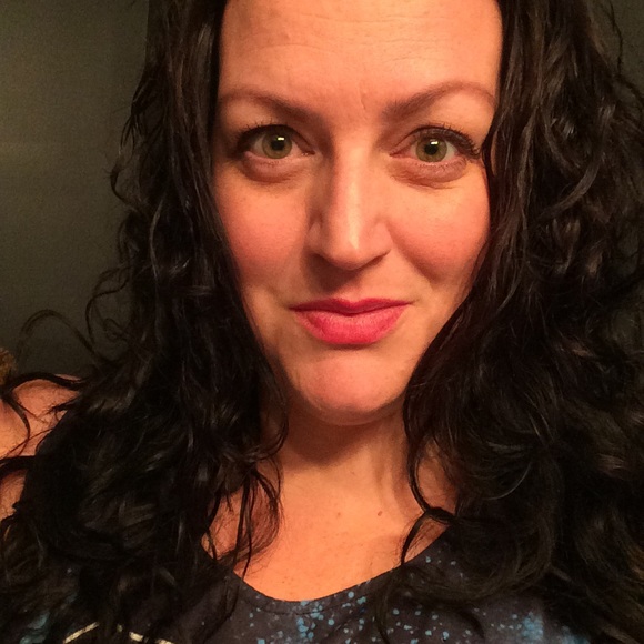 Meet your Posher, Amy - Picture 2 of 2