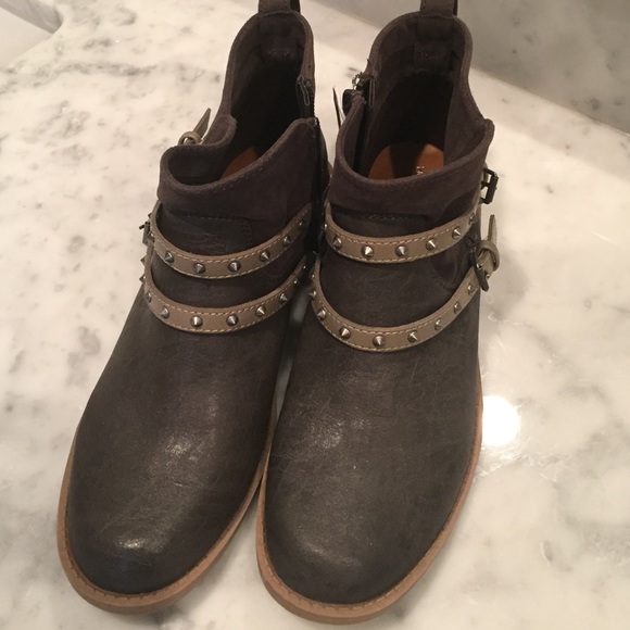 Mossimo Katrina Grey booties - never worn!