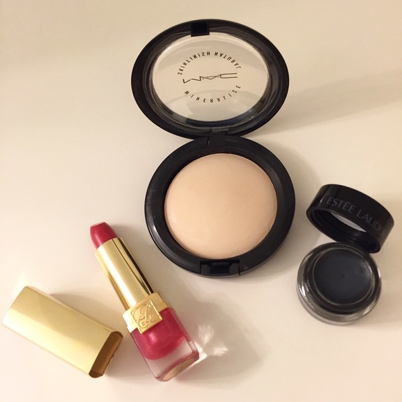 Estée Lauder Makeup Set - Picture 2 of 4