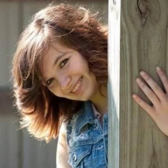 Meet your Posher, Danielle - Picture 1 of 1