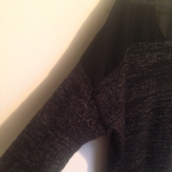 Light Chic Knit Top - Picture 4 of 4