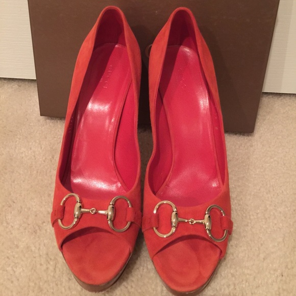 Gucci coral horsebit platform heels