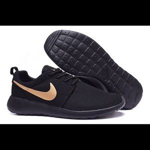 Nike roshes; new with box