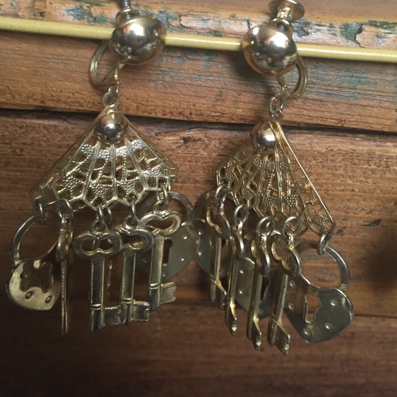 🎉SALE 4 pair of vintage earrings