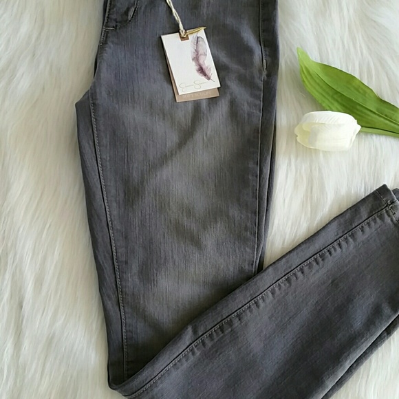 FINAL PRICE .New Jessica Simpson Jeans. - Picture 3 of 3