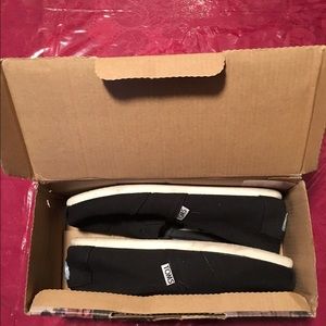 SOLD | TOMs - black | never worn