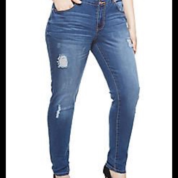 Distressed skinny jeans
