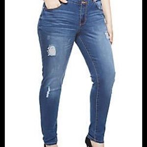 Distressed skinny jeans