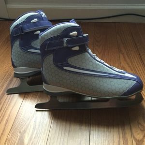 Brand new sharpened ice skates. Only used once!