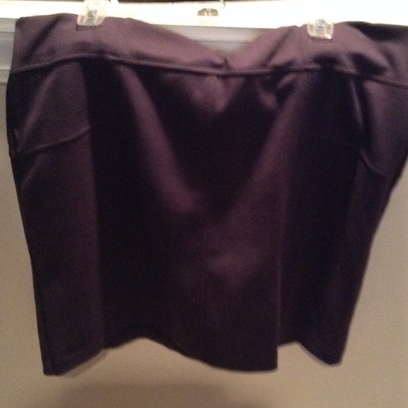 Vera Wang skirt color dark purple size XLg