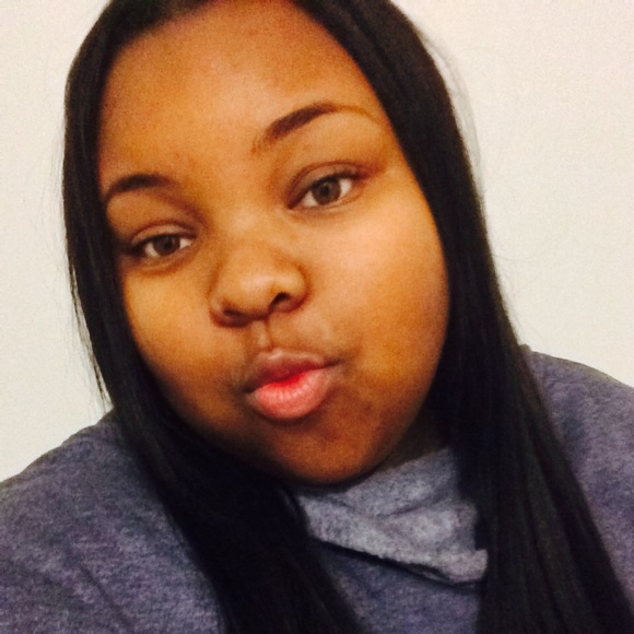 Meet your Posher, Danielle - Picture 1 of 1