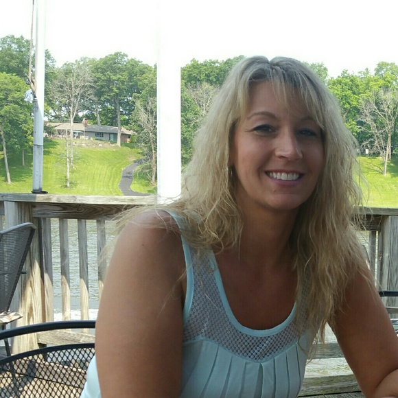 Meet your Posher, Julie - Picture 2 of 4