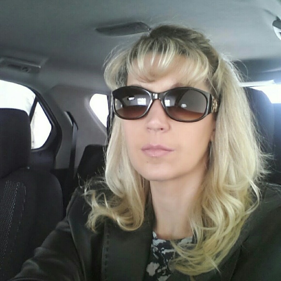 Meet your Posher, Julie - Picture 3 of 4