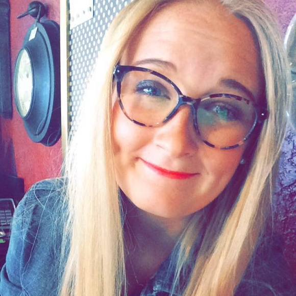 Meet your Posher, Caitlin