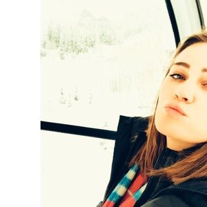 Meet your Posher, Caitlyn