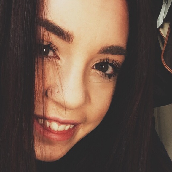 Meet your Posher, Elle - Picture 1 of 1