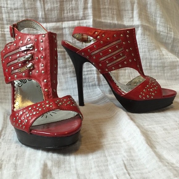 🚨SALE🚨 Naughty Monkey Red Platform Sandal sz 8.5