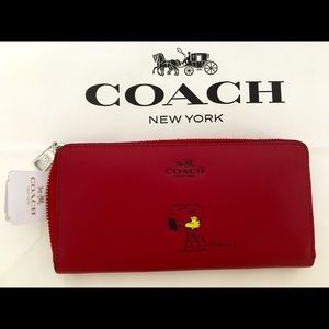 New with Tags! Coach X Peanuts Snoopy Wallet (RED)