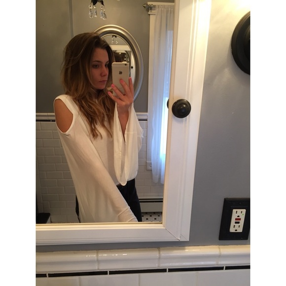 Cold shoulder tunic - Picture 4 of 4