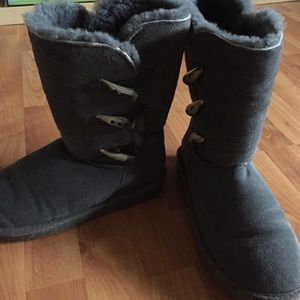 OFFERS: Gray Bearpaw Boots 3 " Buttons "