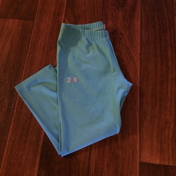 Baby blue under armour cropped fitted pants